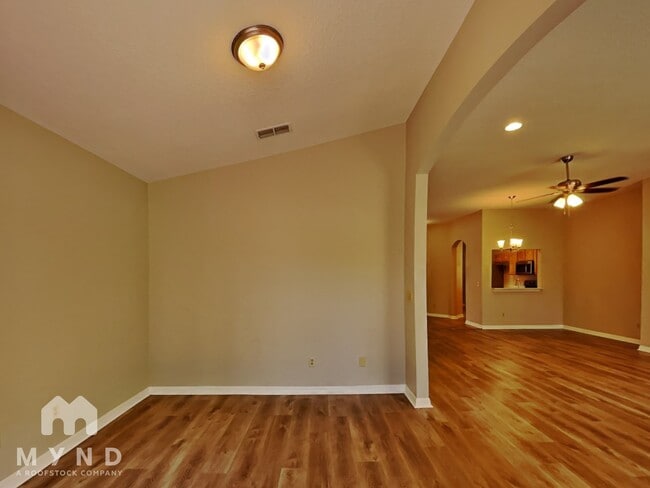 Building Photo - 6041 Spring Creek Ct