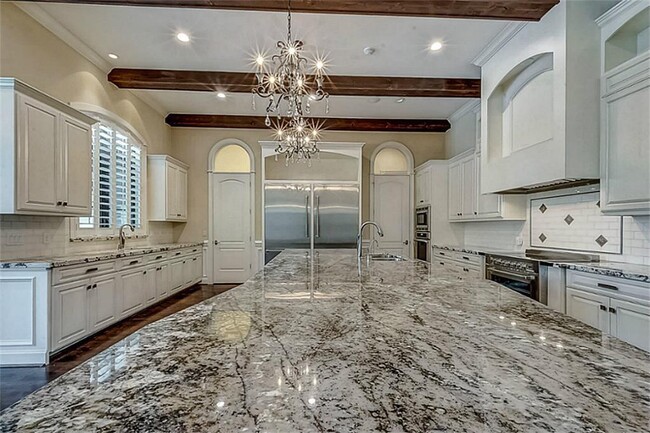 Building Photo - 5559 Holly Springs Dr