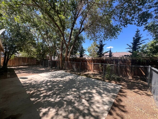 Building Photo - 3 Bedroom 2 Bath Home in Fernley