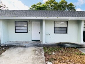 Building Photo - 2/1 FOR RENT in Ft. Pierce - Middle Unit - Triplex
