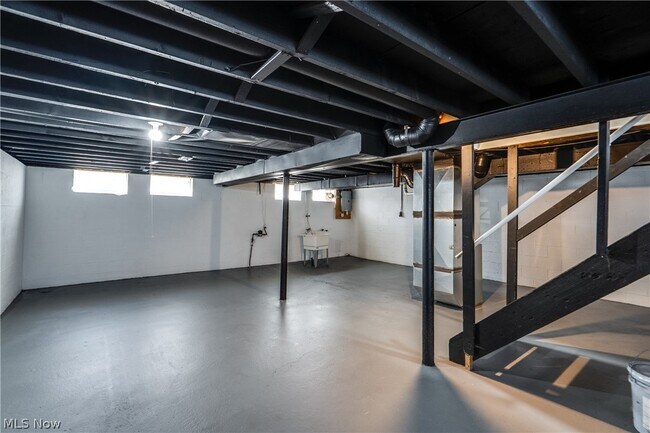 Building Photo - 4436 E 158th St