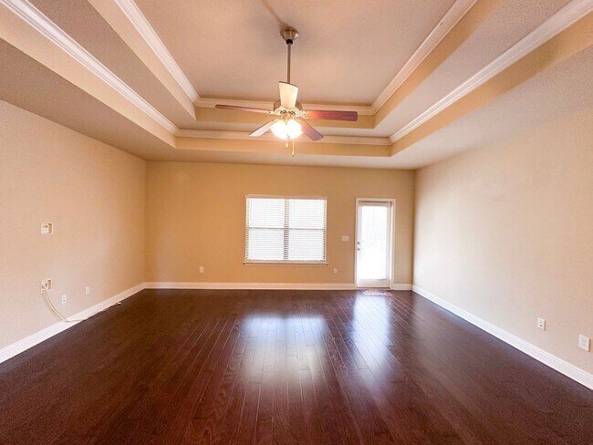 Building Photo - Well maintained 4 bedroom home with 2 car garage