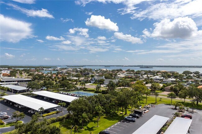 Building Photo - 690 Island Way