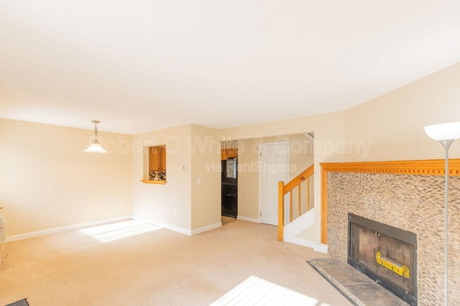 Building Photo - 85 N Main St