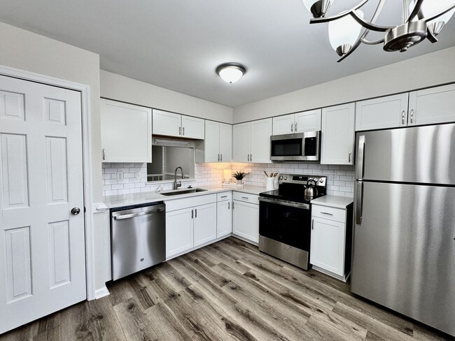 Building Photo - READY NOW!! Completely Updated 3-Bedroom Townhome in Kempsville Lake! Fenced Backyard - Pet Frien...