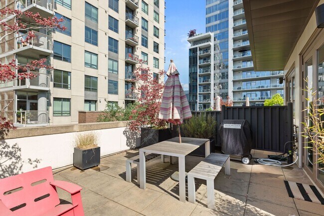Building Photo - Pearl District Townhome