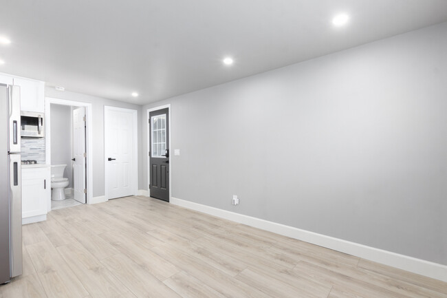 Studio ($1790) - 383 5th Ave