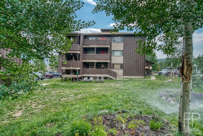 Building Photo - Top Floor and Updated Home with Great View...