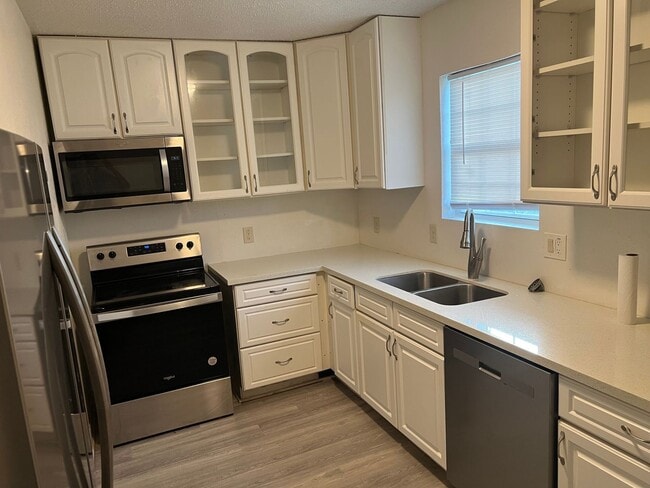 Building Photo - Charming 2BR Duplex in La Porte