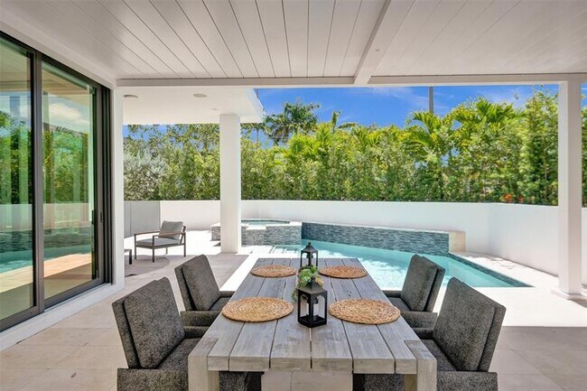 Building Photo - 1111 SE 9th Ave