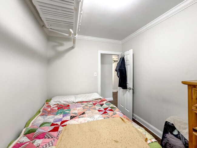 Building Photo - 2131 W Giddings St