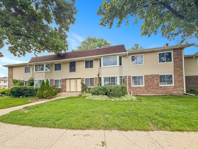 Building Photo - 3008 Roberts Dr
