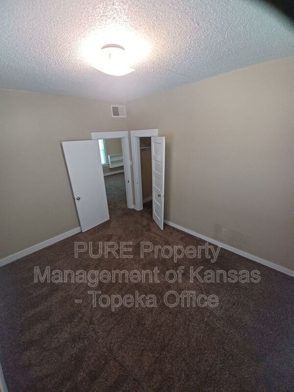 Building Photo - 630 SW Washburn Ave