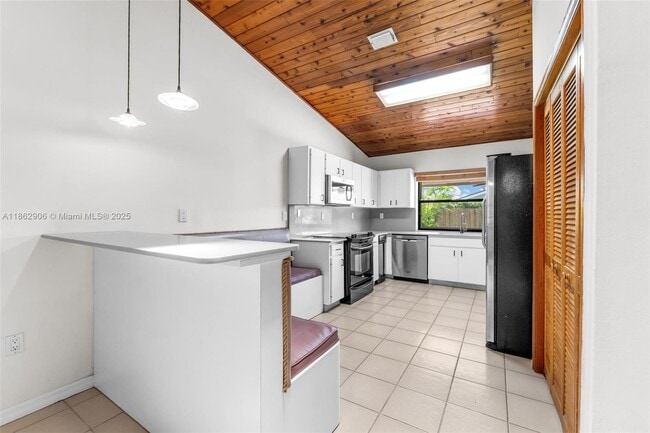 Building Photo - 8131 SW 90th Ave