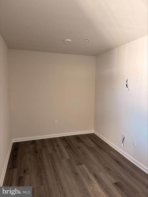 Building Photo - 1180 W Walnut Rd