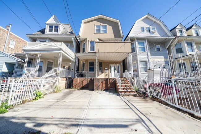 Building Photo - 126 Arlington Ave