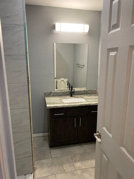 Building Photo - 418 E 1st St