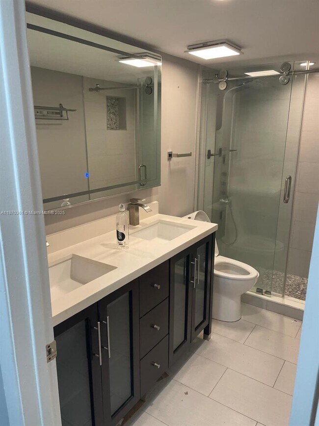 Building Photo - 7215 Miami Lakes Dr