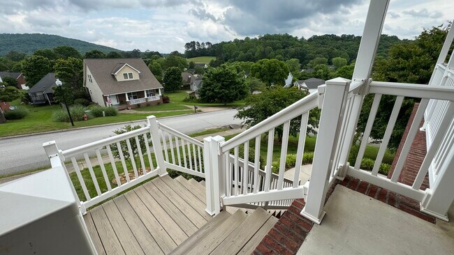 Building Photo - 5685 Hyacinth Ln