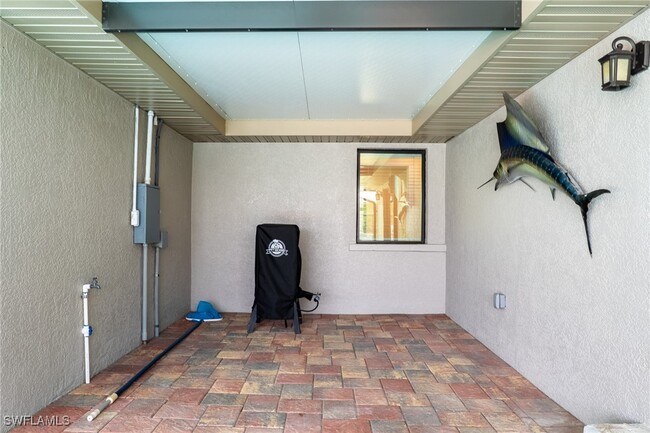 Building Photo - 14562 Riverside Dr