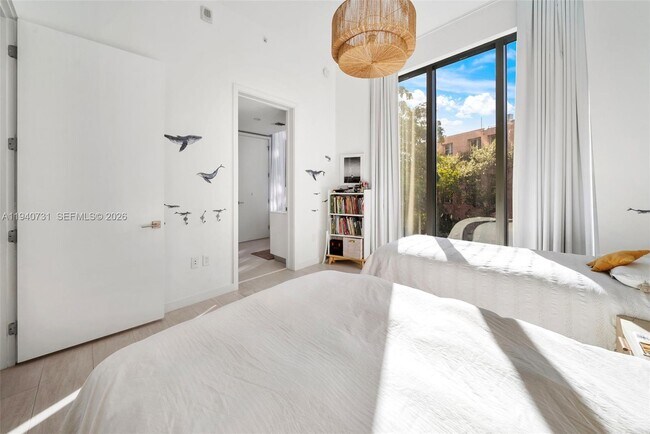 Building Photo - 2831 S Bayshore Dr