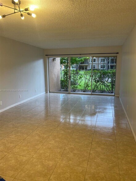 Building Photo - 8781 Wiles Rd