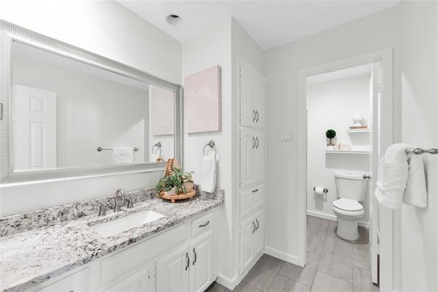 Building Photo - 2600 Summertree Dr