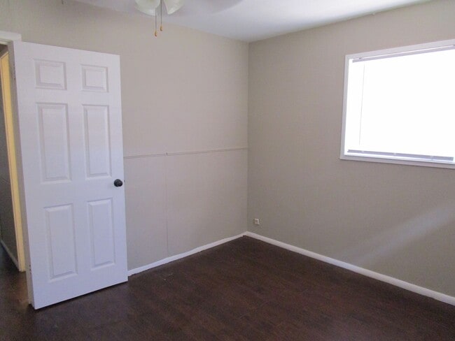 Building Photo - Duplex Across from SWOSU