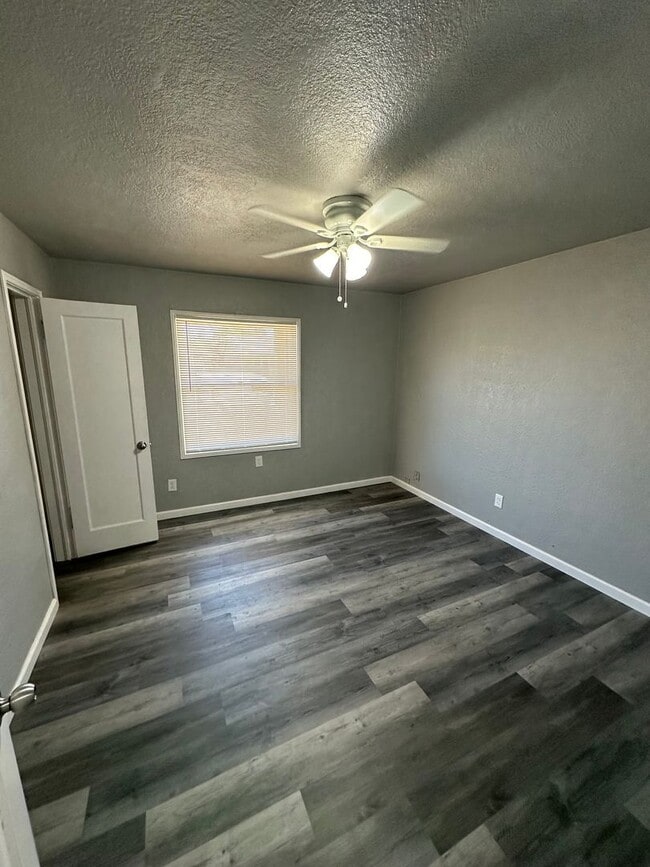Building Photo - APPLY FOR THIS BEAUTIFUL HOME TODAY!