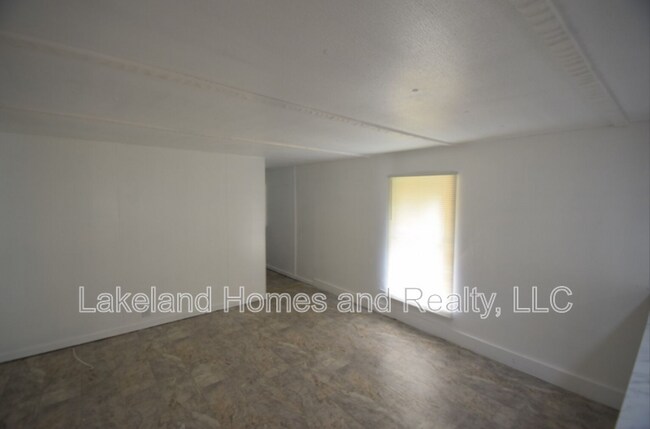 Building Photo - 3306 Peachtree Hill Rd