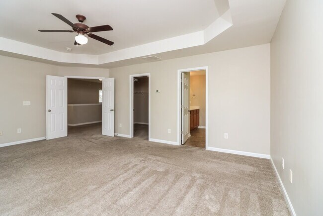 Building Photo - 251 Palisades Dr