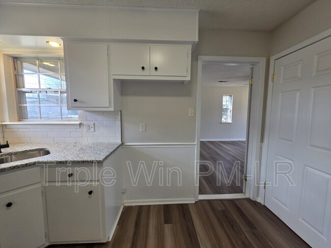 Building Photo - 1408 Johnson St