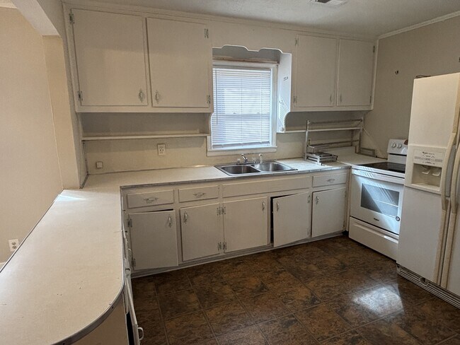 Building Photo - 2213 Franklin St