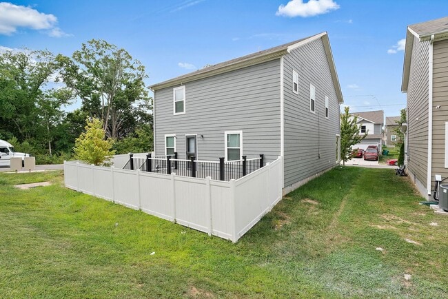 Building Photo - 317 Sportsman Dr