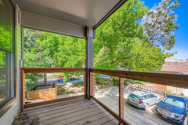 Building Photo - Stylish 1-Bedroom Condo in Prime Location!...