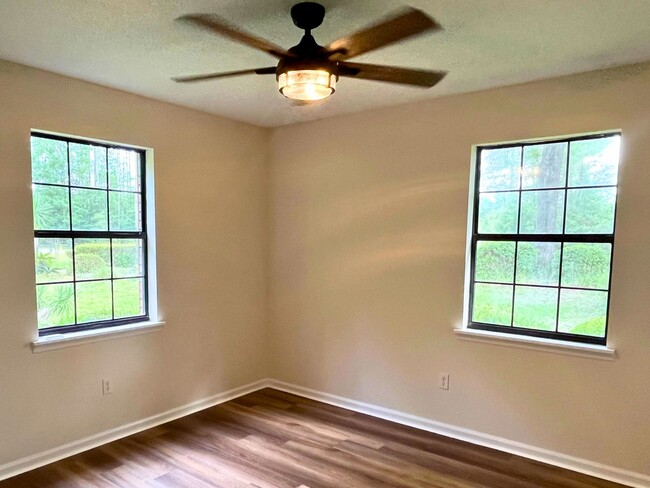 Building Photo - Charming 3-Bedroom Home on 2 Acres – Lands...