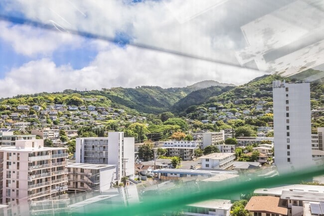 Building Photo - Conveniently Located Studio - Available April 1st