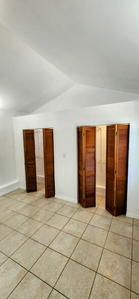 Building Photo - 1649 Avocado Ave