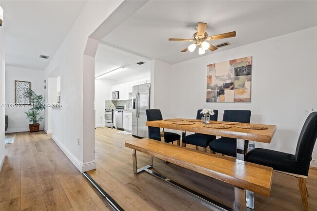 Building Photo - 2453 SW 17th St