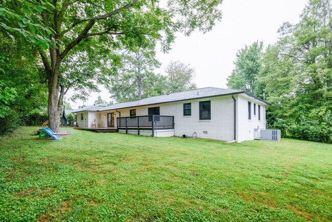 Building Photo - Renovated Mid-Century Modern Ranch in the ...