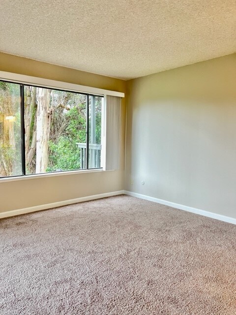 Building Photo - 1632 Ashwood Dr