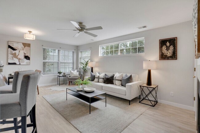 Building Photo - Charming 2 bed 1 bath Condo in Centennial!