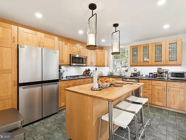 Building Photo - 7713 Cherokee St