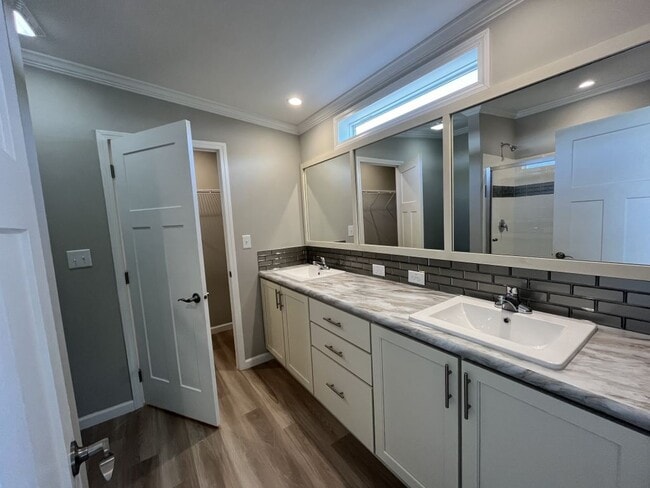 Building Photo - 146 Lakeview Dr