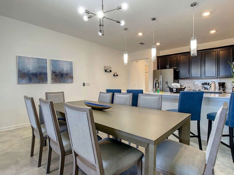 Building Photo - 1003 Splash Shot Pl