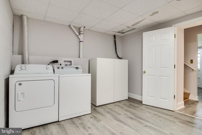 Building Photo - 6525 Byrnes Dr