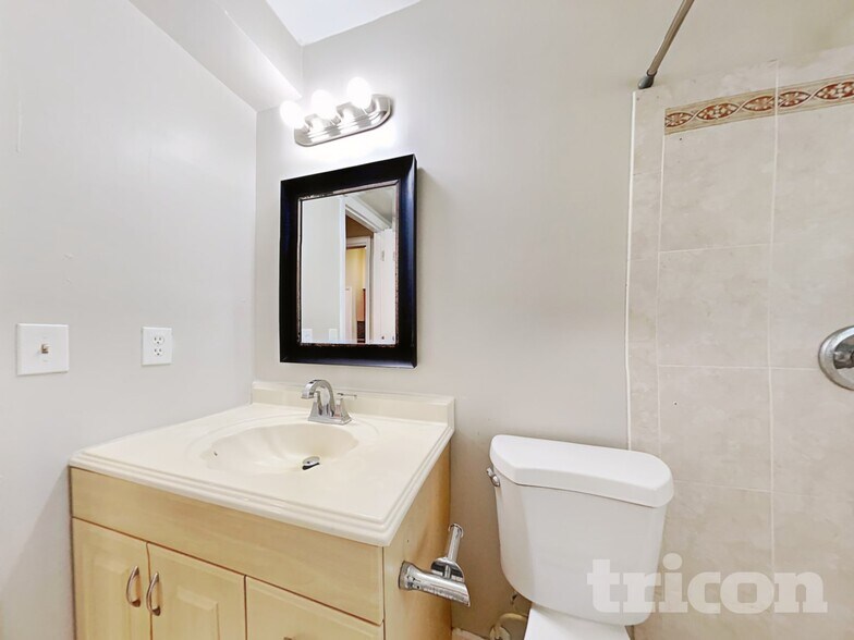 Building Photo - 801 Maraval Ct