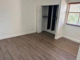 Building Photo - 3227 W Buena Vista Dr