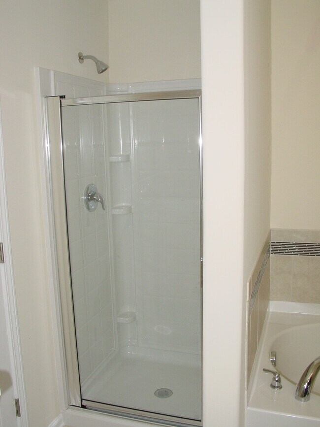 Building Photo - 104 Ventura Pl