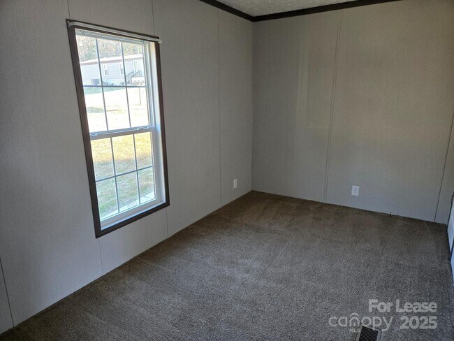 Building Photo - 105 Kimberly Cir